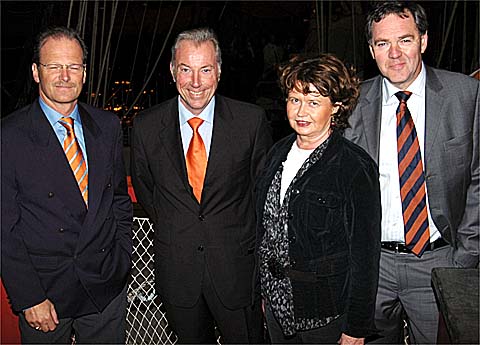 Swedbanks representanter Kent Schanke, Olle Westerling och Claes Fagerström med hustru Ria.